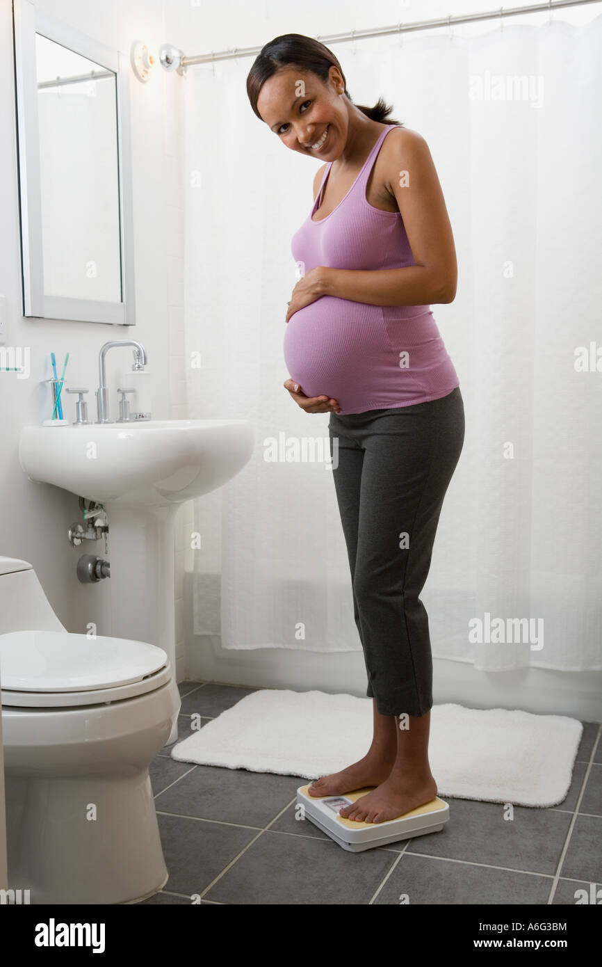 Pregnant black woman on scale hi-res stock photography and images - Alamy
