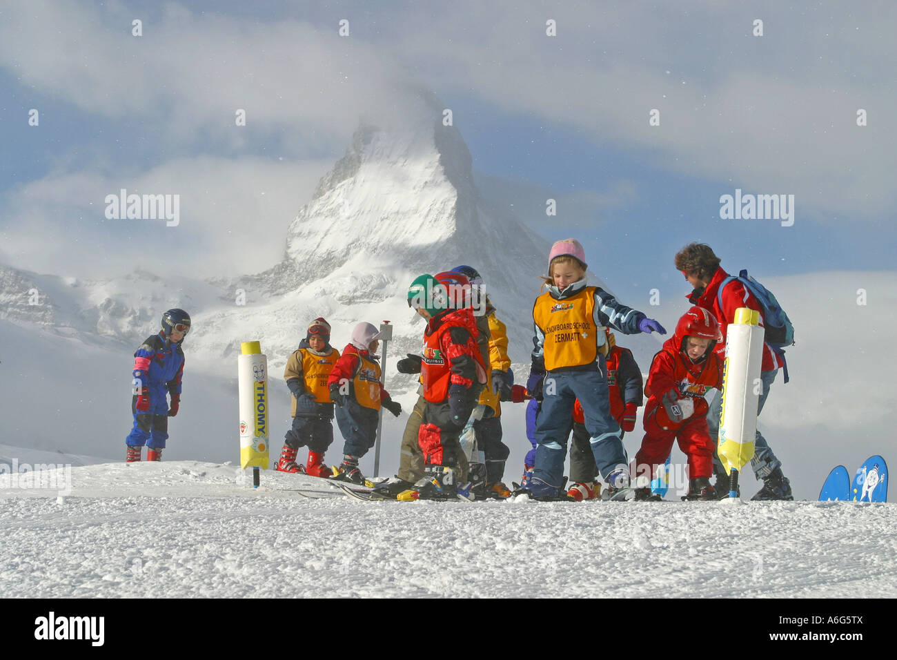 Ski resort Zermatt, children at ski school, Matterhorn, Valais, Switzerland Stock Photo