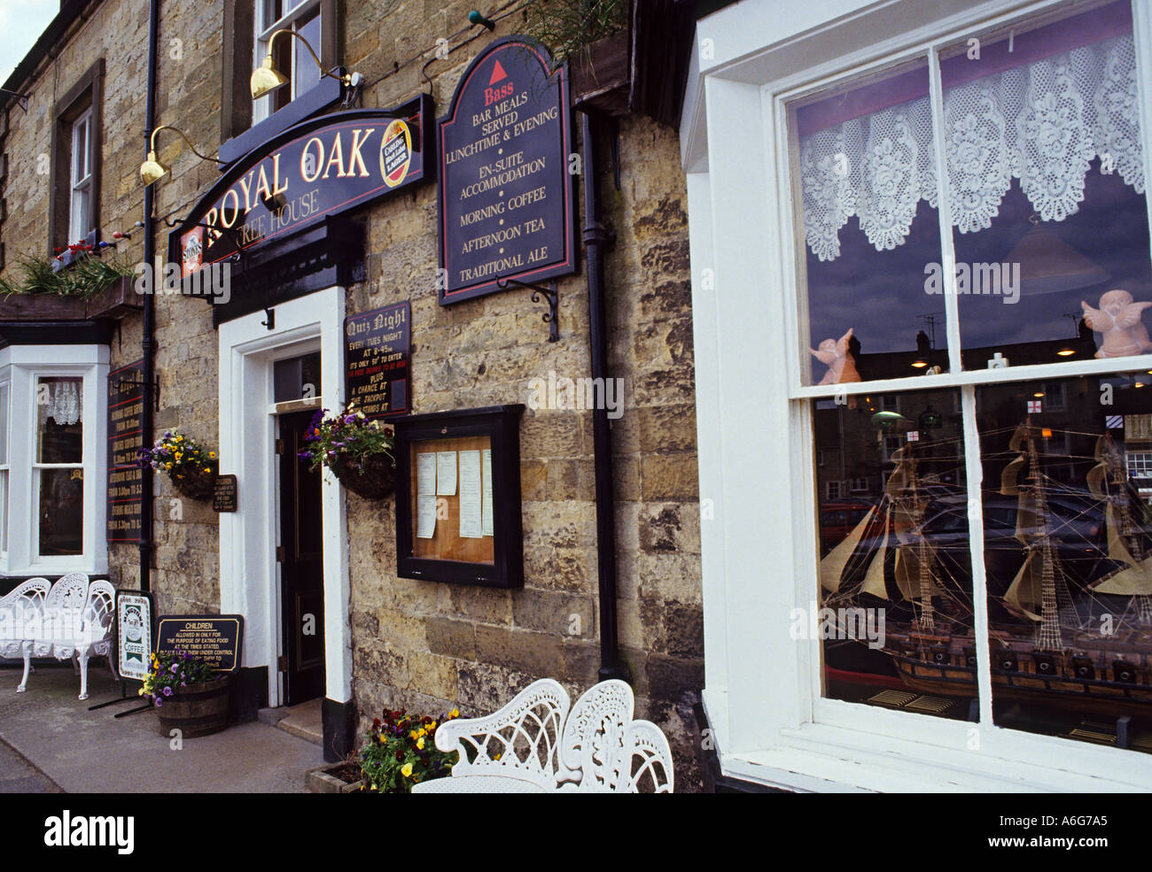 England North Yorkshire Helmsley Royal Oak Pub Bar Restaurant Stock