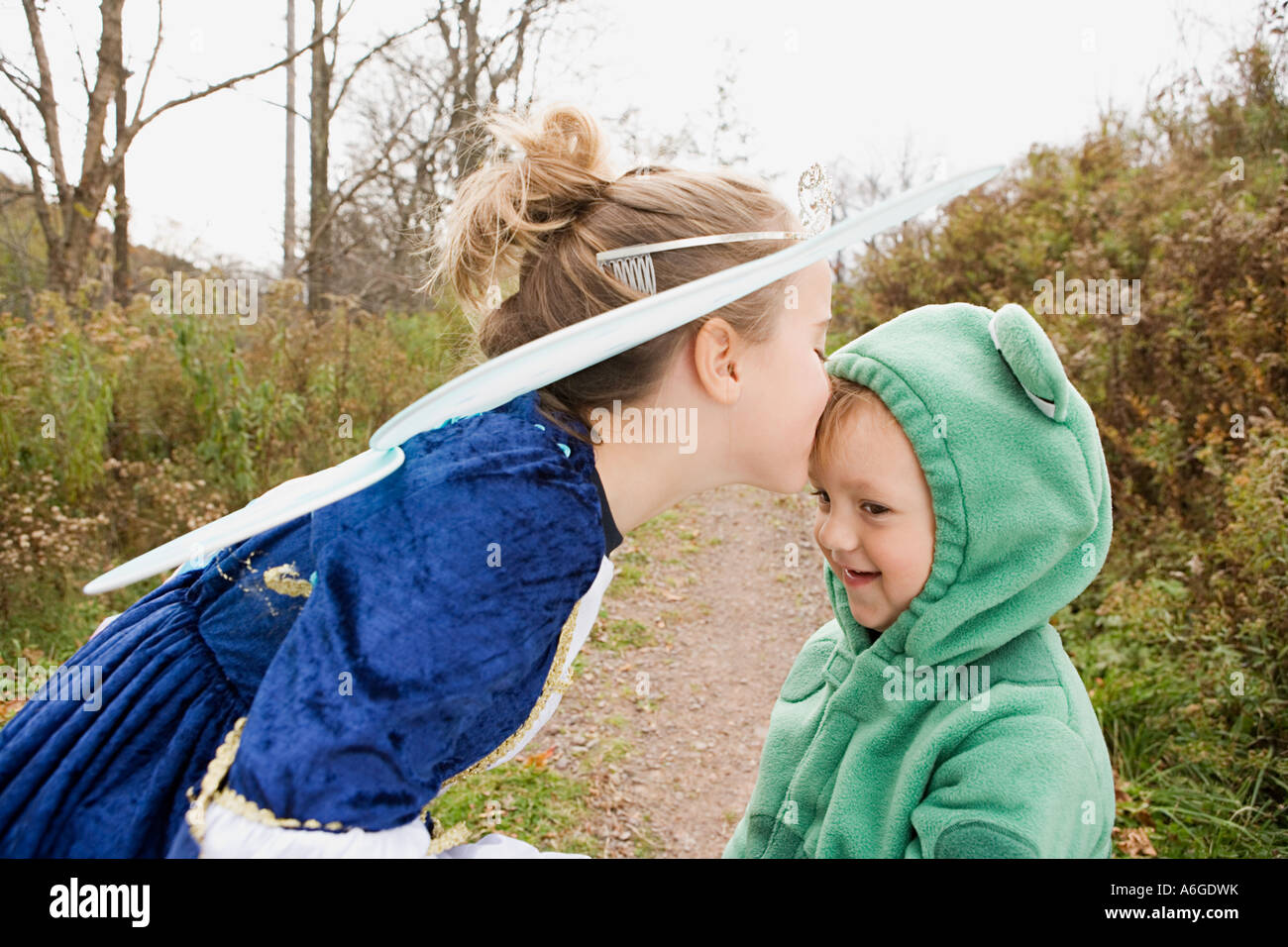 The princess and the frog hi-res stock photography and images - Alamy