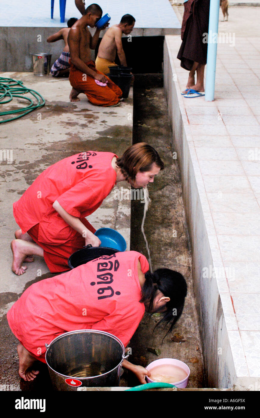 thailand-saraburi-wat-tham-krabok-drug-rehabilitation-program-A6GF5X.jpg