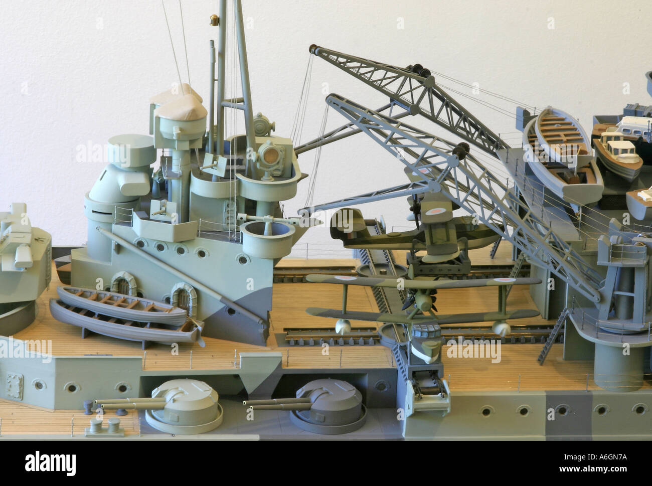 模型製作用品 1/350 HMS QUEEN ELIZABETH WW2 Battleship Amazon.com: Trumpeter 1/350 HMS Queen Elizabeth 1941 British