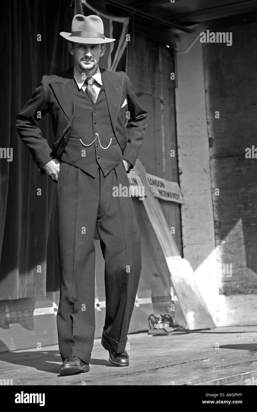1940s man fashion Black and White Stock Photos \u0026 Images - Alamy, image size:866x1390