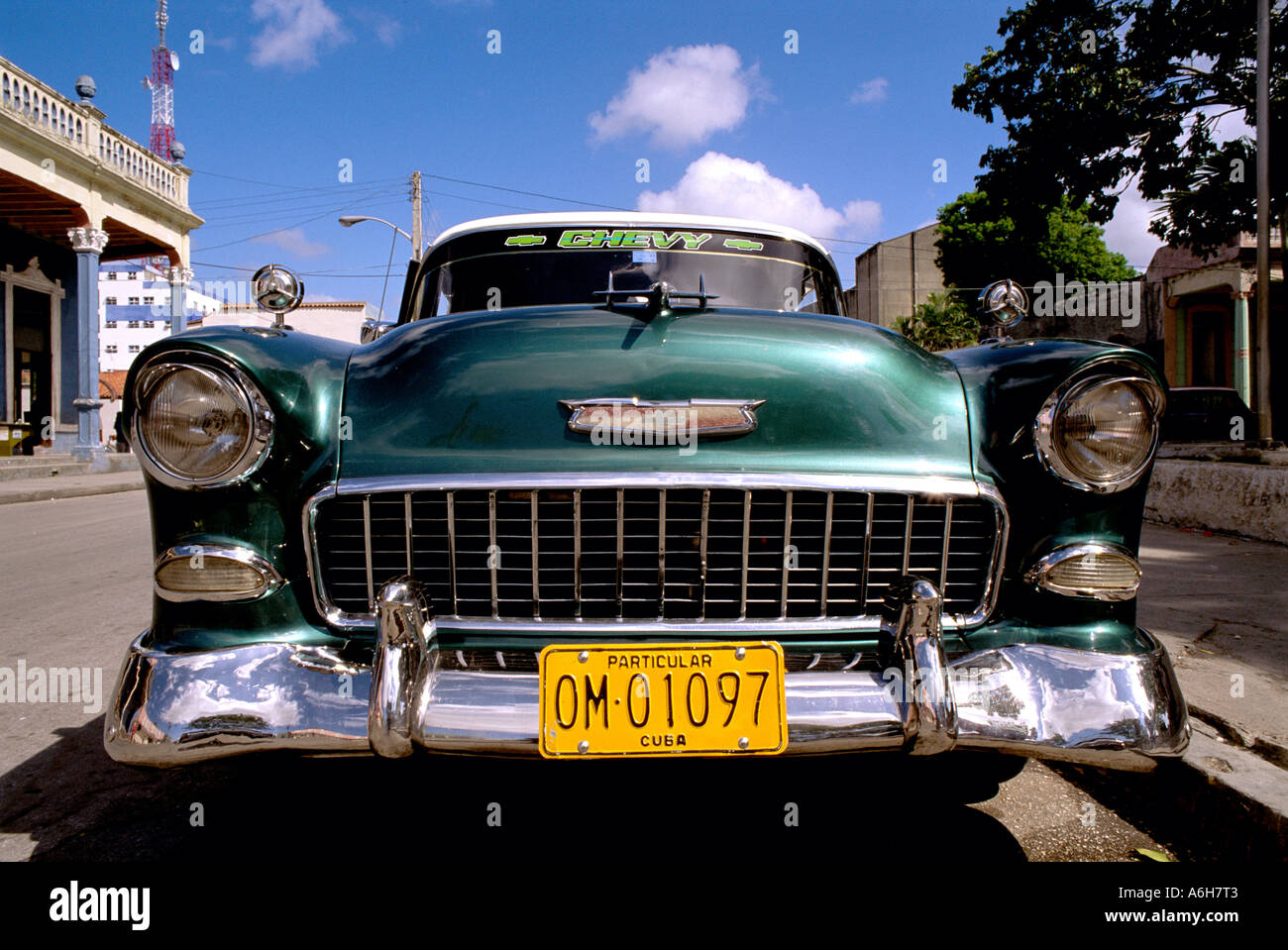 Cuba Oriente Holguin Old American Car Stock Photo Alamy