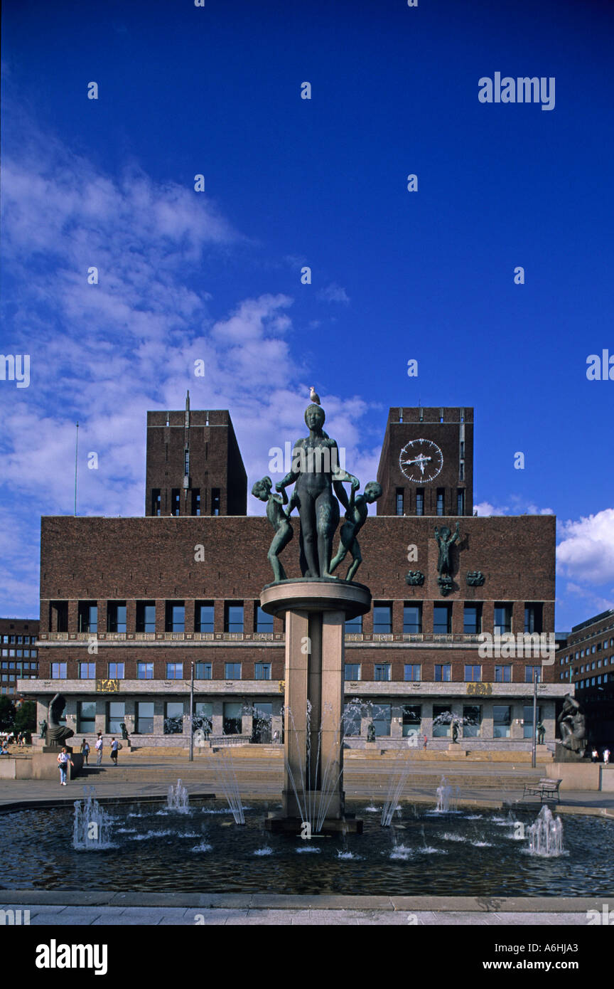 Norway oslo city hall fountain hi-res stock photography and images - Alamy