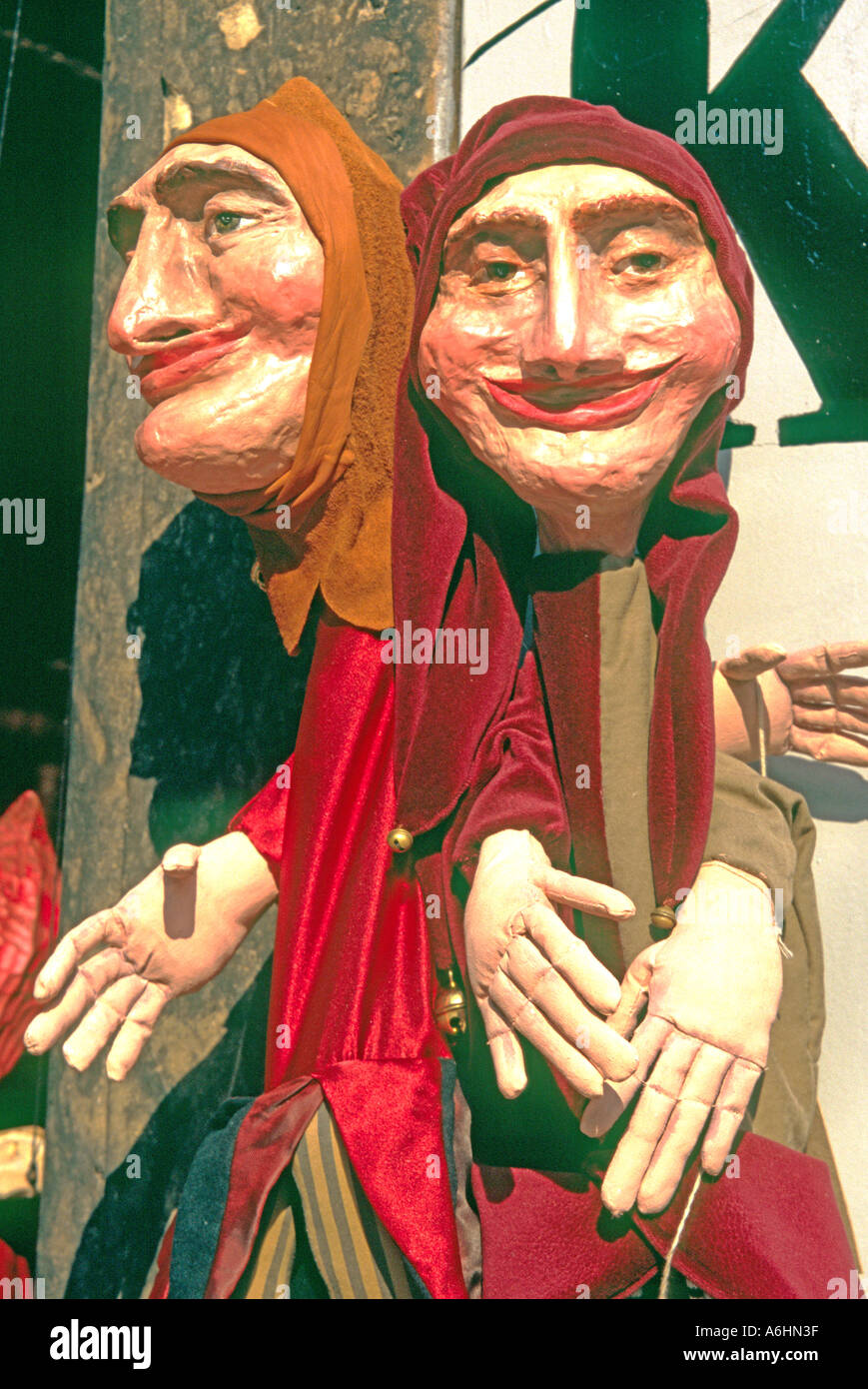1686 2 puppets p hires stock photography and images Alamy