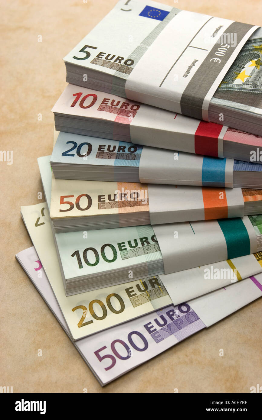 Bundles Euro Notes High Resolution Stock Photography And Images Alamy