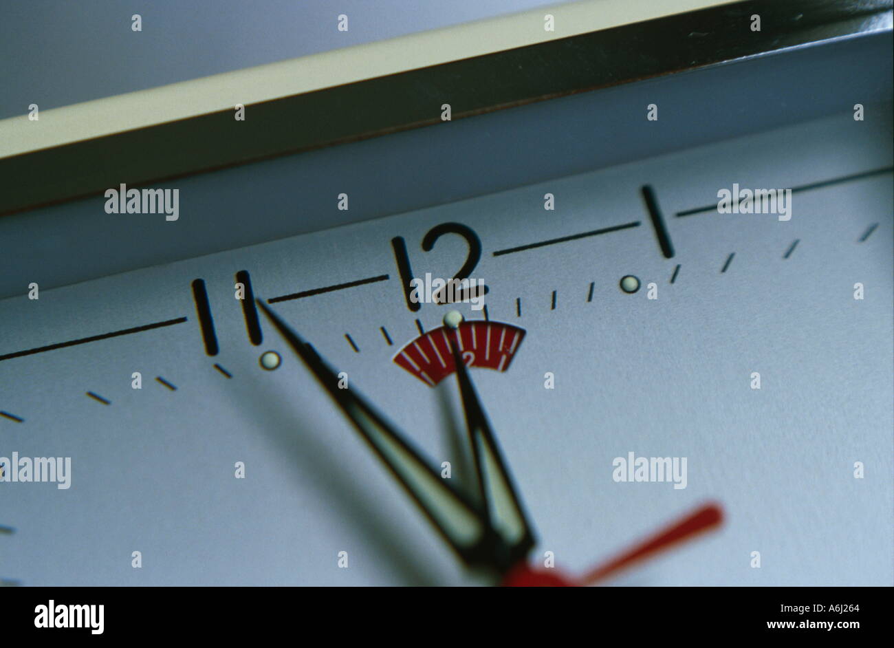 Ticking clock hi-res stock photography and images - Alamy