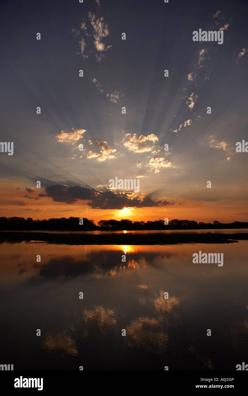 Sunset over water hi-res stock photography and images - Alamy