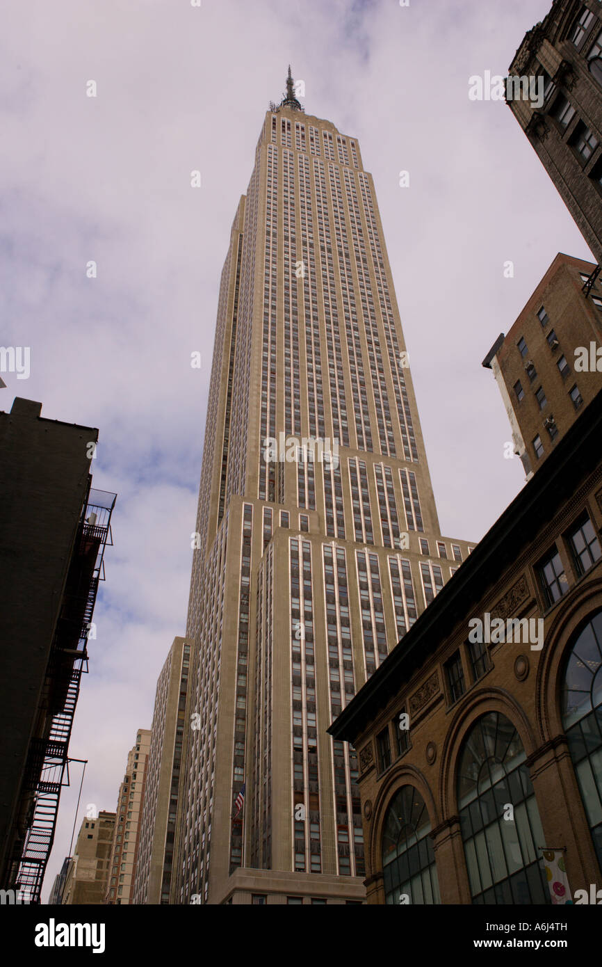NEW YORK CITY NY USA The Empire State Building in Manhattan Stock Photo ...