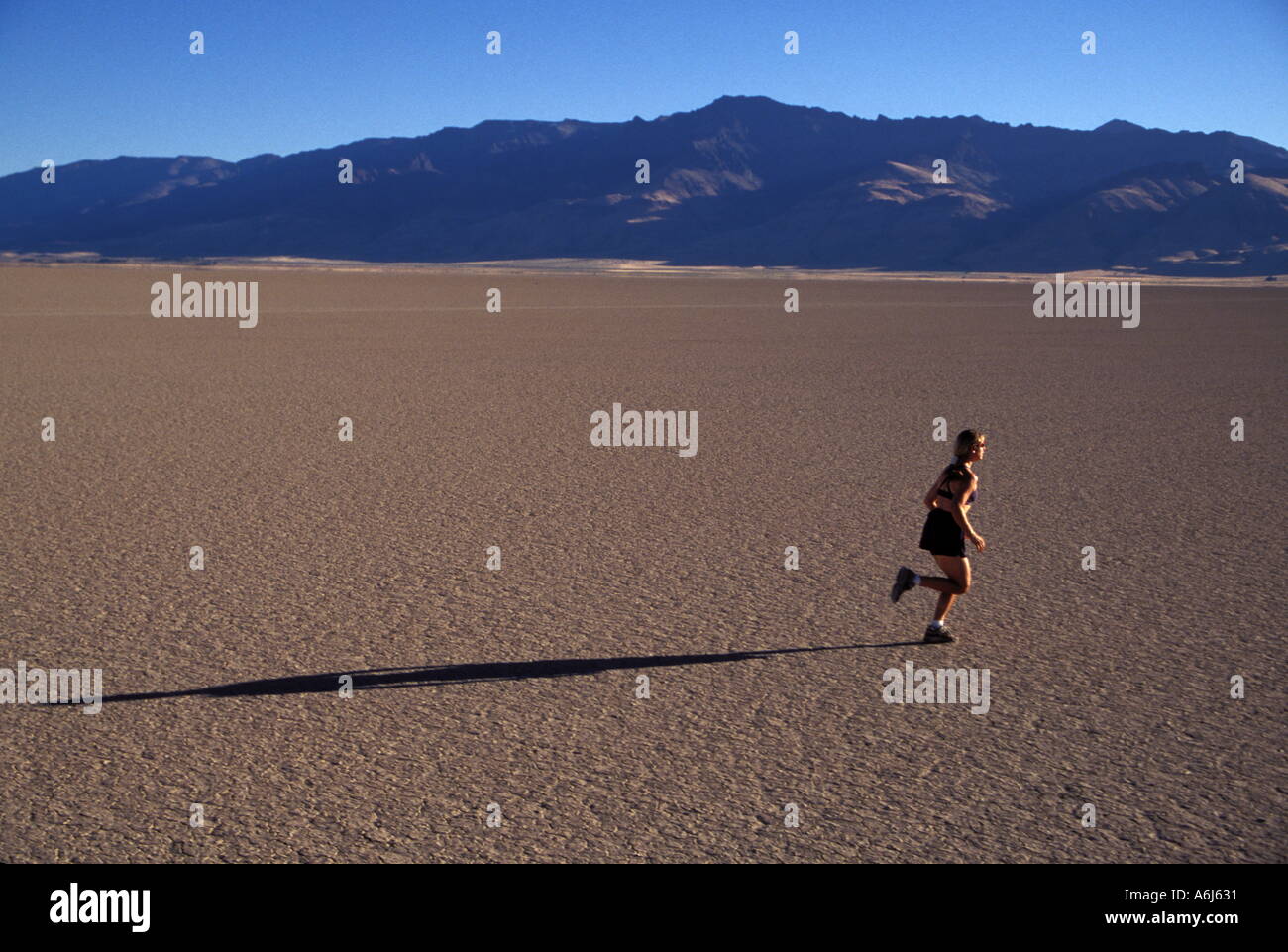 Mud run woman hi-res stock photography and images - Alamy