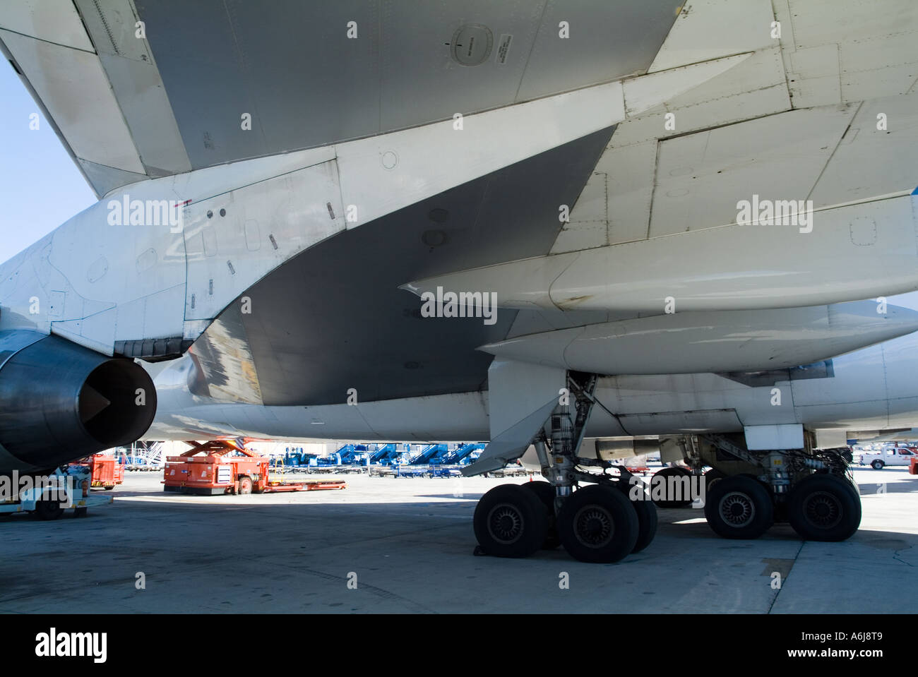 747 Rim Wing and wheels of a Boeing 747 aircraft at Madrid-Barajas Airport ...