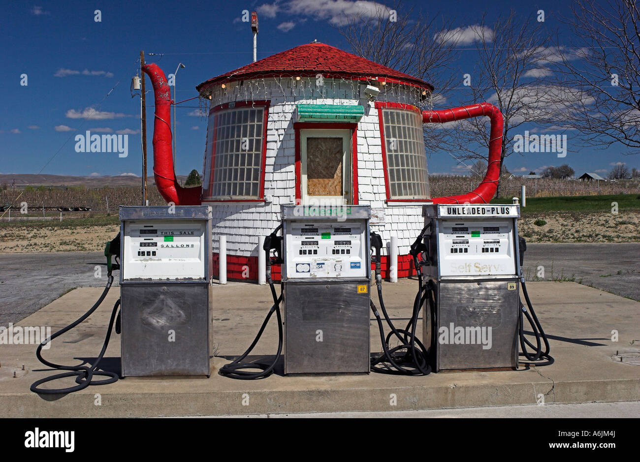 Teapot Dome Gas Station Stock Photo Alamy