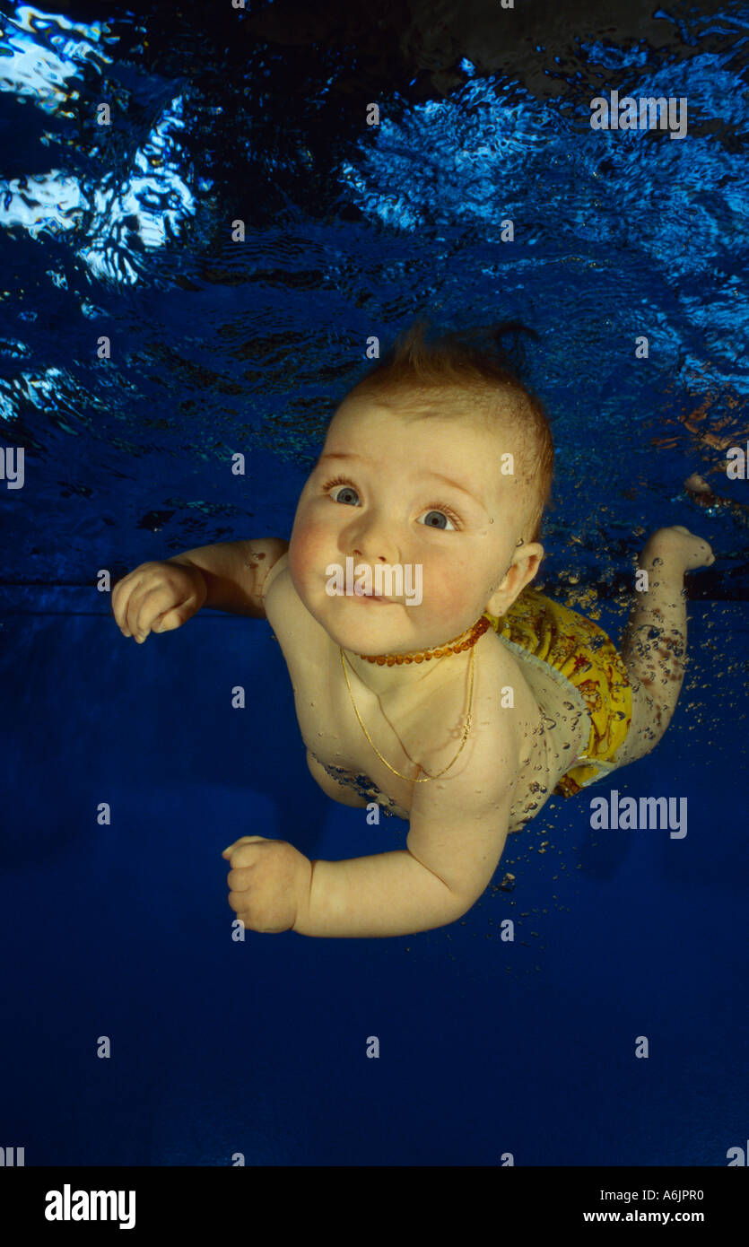 baby diving in pool "babyswimming Stock Photo Alamy