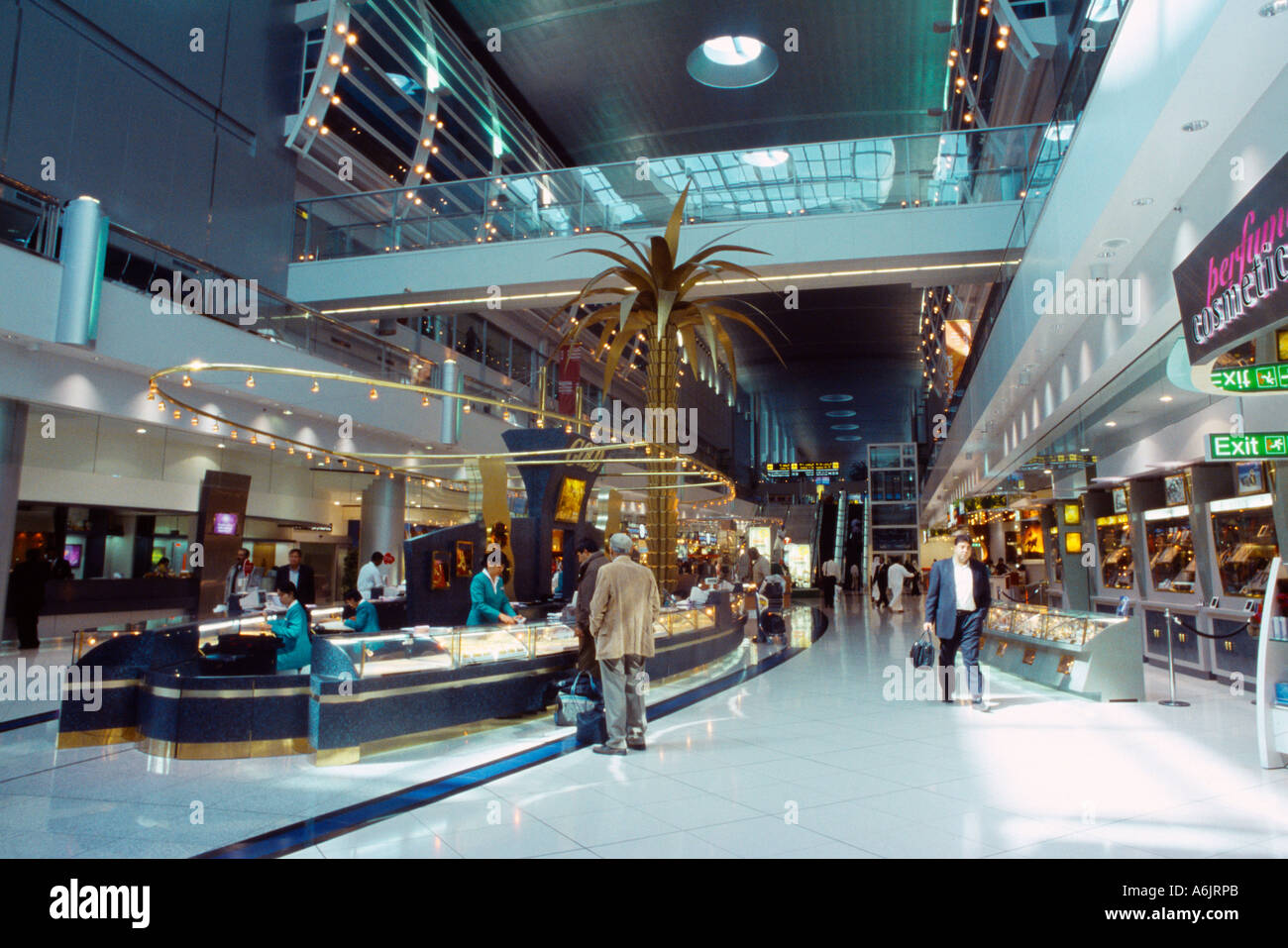 Airport Duty Free Shops, Dubai Stock Photos & Airport Duty Free Shops