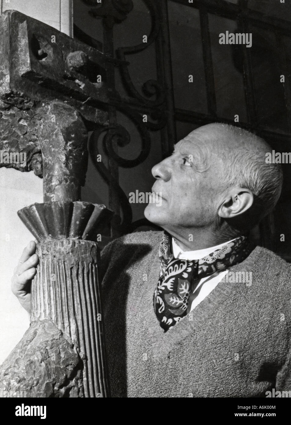 PABLO PICASSO Spanish artist at his Cannes villa about 1956 Stock Photo