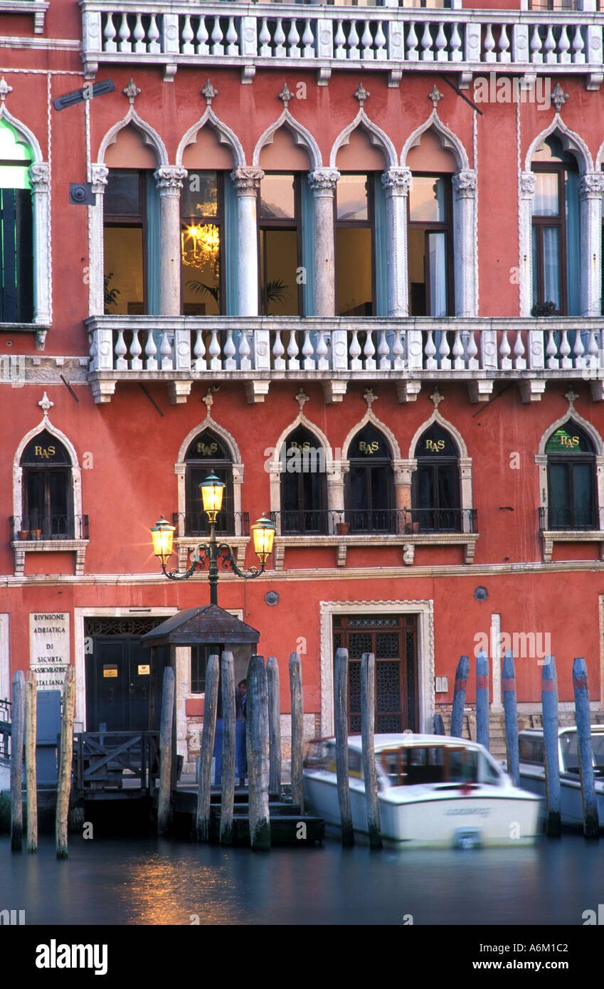 Venetian palazzo hi-res stock photography and images - Alamy