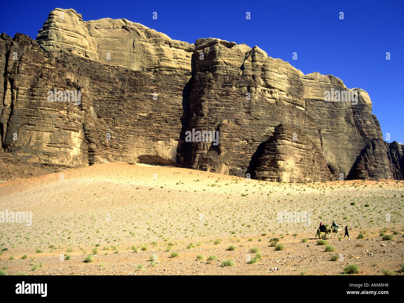 Jagged sandstone jebels rise out of the desert floor, Wadi Rum, Jordan Stock Photo