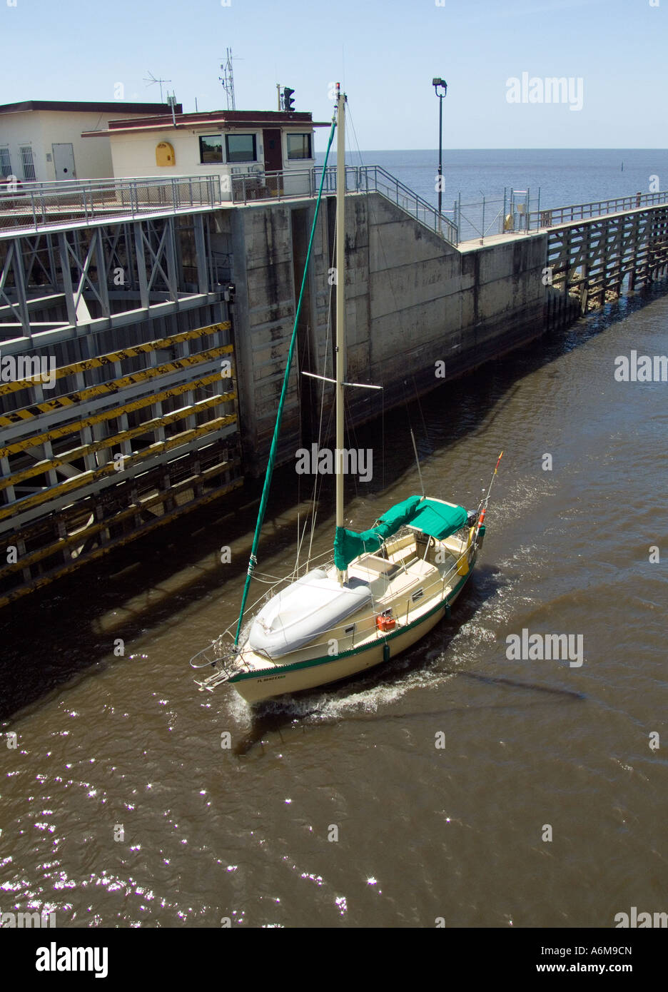 Lake okeechobee boat entering lock hires stock photography and images