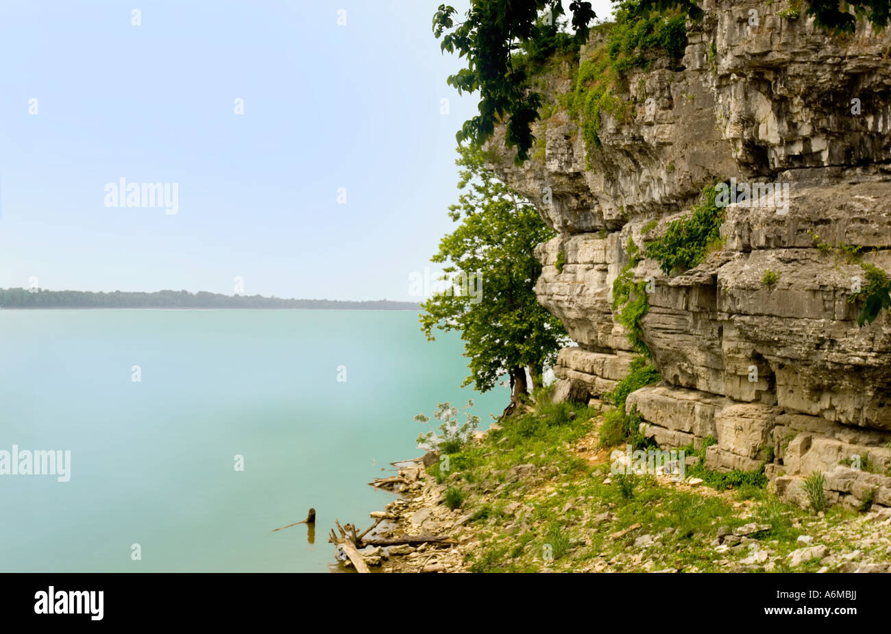 Bluffs near entrance to the cave at Cave in Rock State Park along the