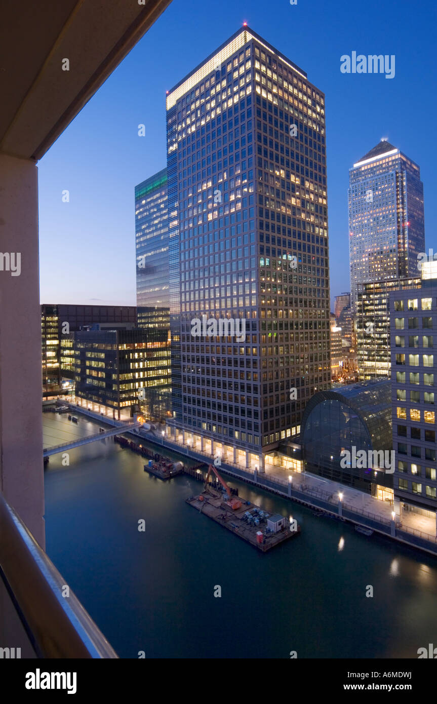 canary wharf night london england uk Stock Photo - Alamy