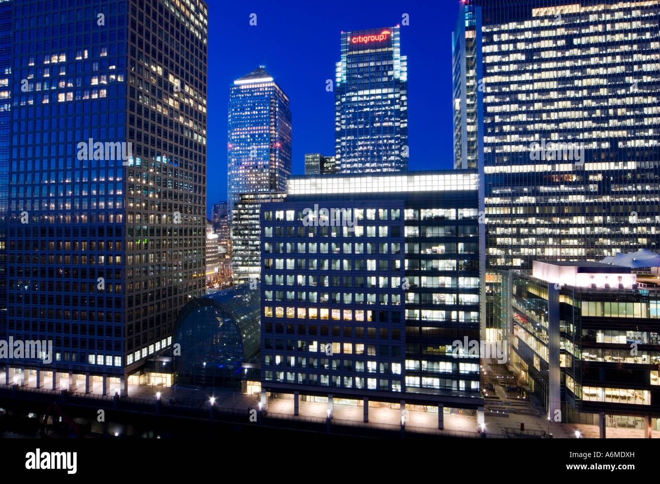 canary wharf night london england uk Stock Photo - Alamy
