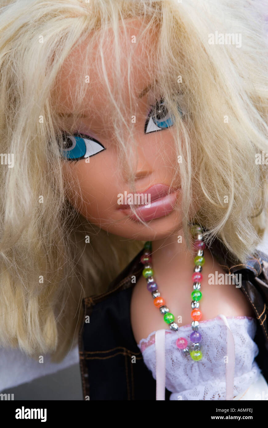 Bratz poupée avec de longs cheveux noirs, Lydia Photo Stock - Alamy