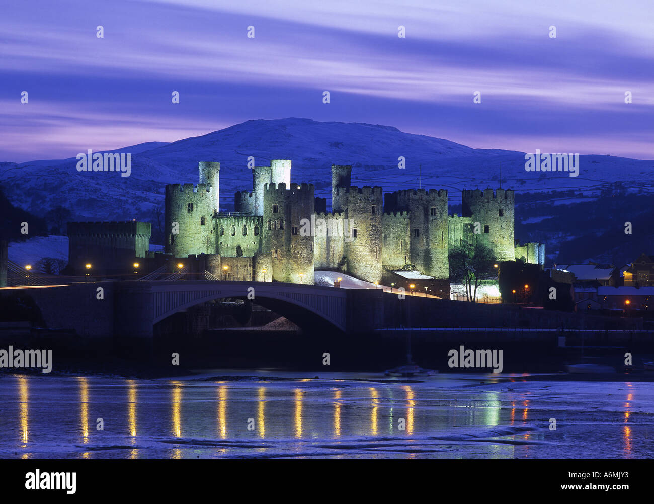 Conwy castle at night hires stock photography and images Alamy
