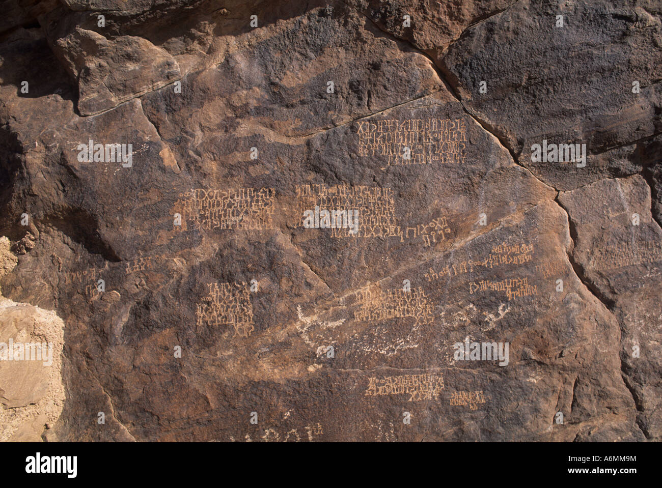 Uqla inscriptions of early hadramaut kings and ceremonies on a rock Near Shabwa Ancient capital of the Wadi Hadramaut Yemen Stock Photo
