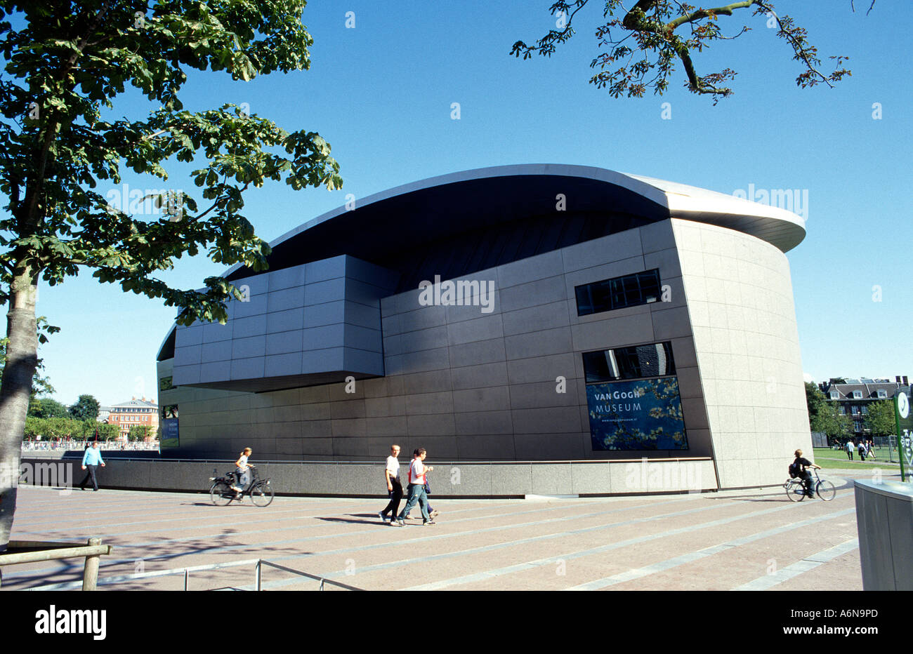 Museum and art gallery hires stock photography and images Alamy