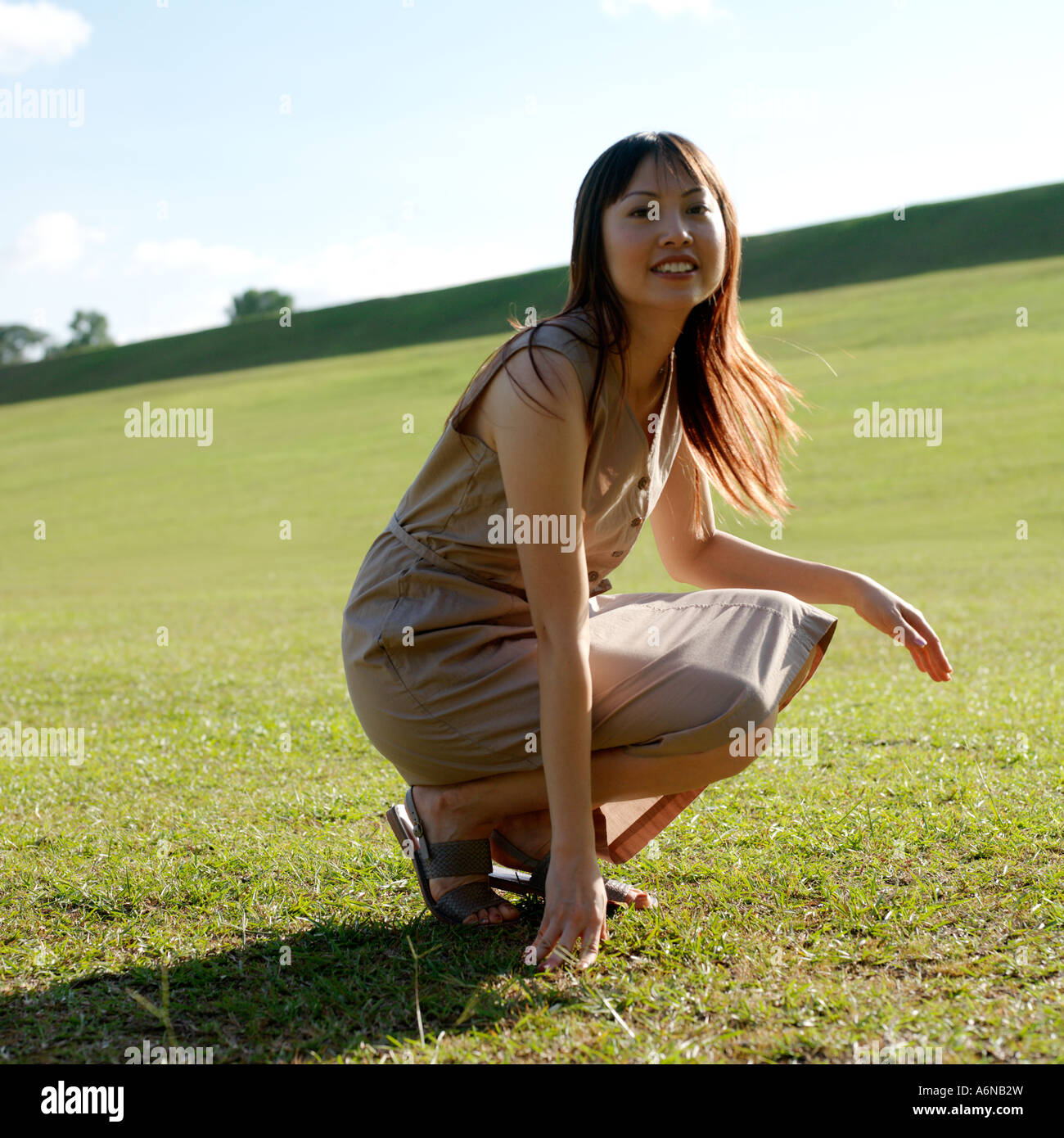 Young woman kneeling in chinese hi-res stock photography and images - Alamy