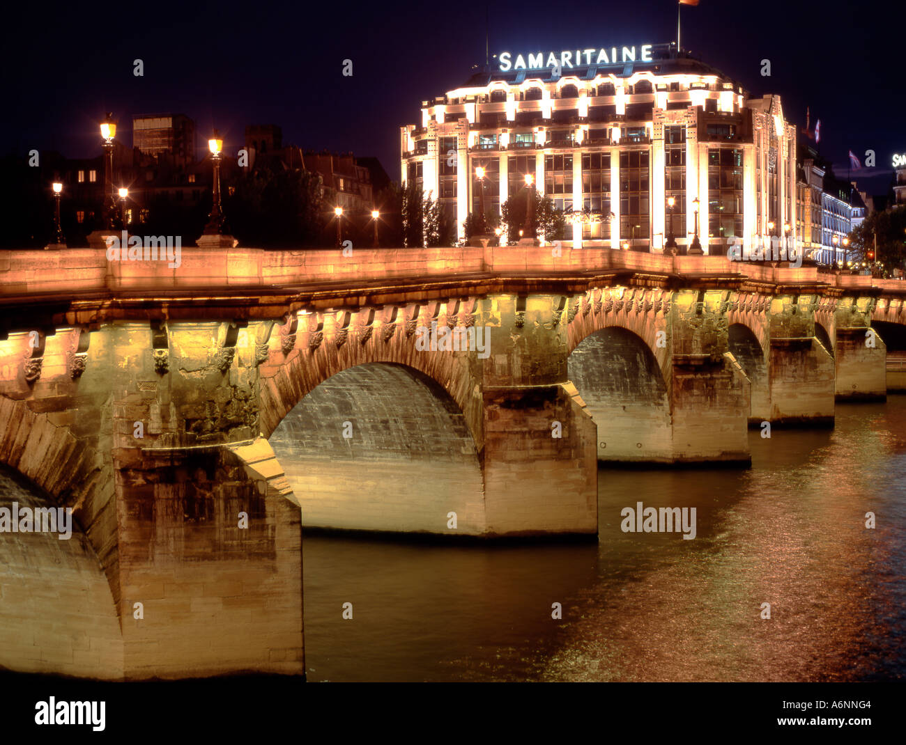 Paris, France - 07 02 2021: La Samaritaine department store. Outside view  of the facade from the Pont Neuf Stock Photo - Alamy