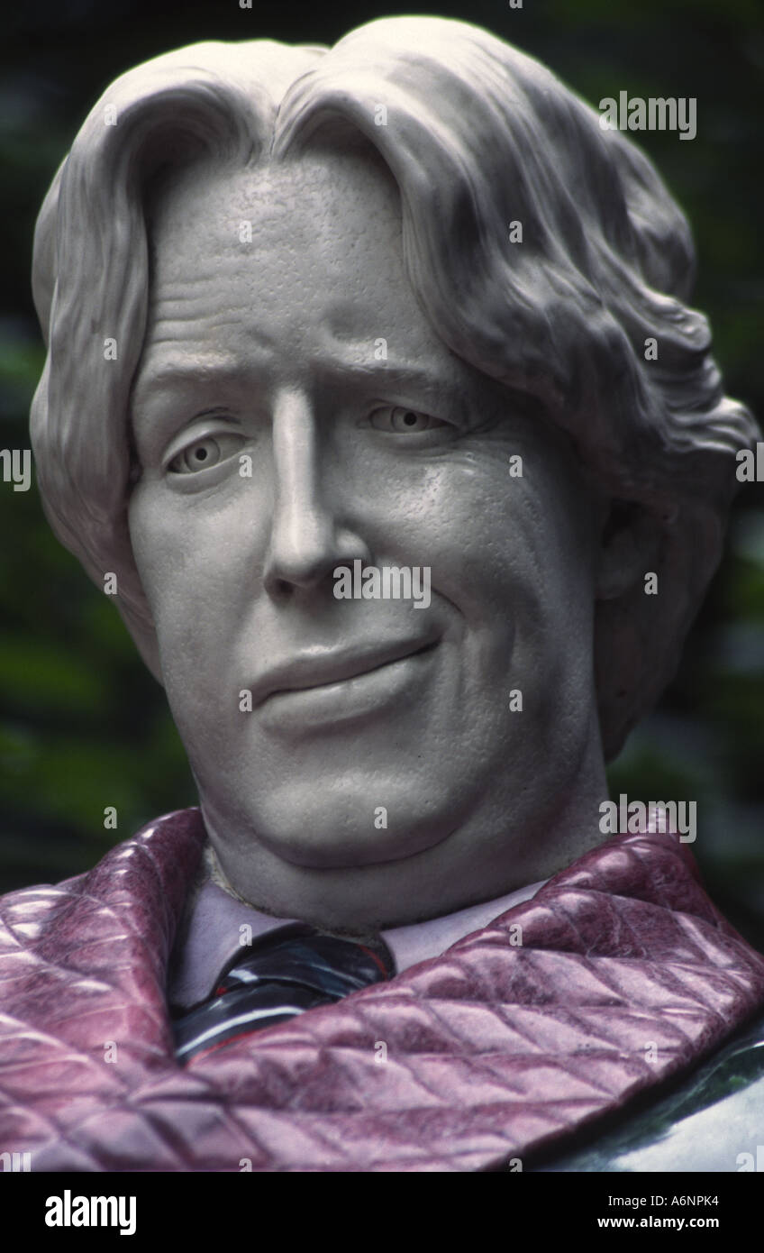 Oscar Wilde Statue Ryan Park Merrion Square Dublin Ireland Stock Photo Alamy