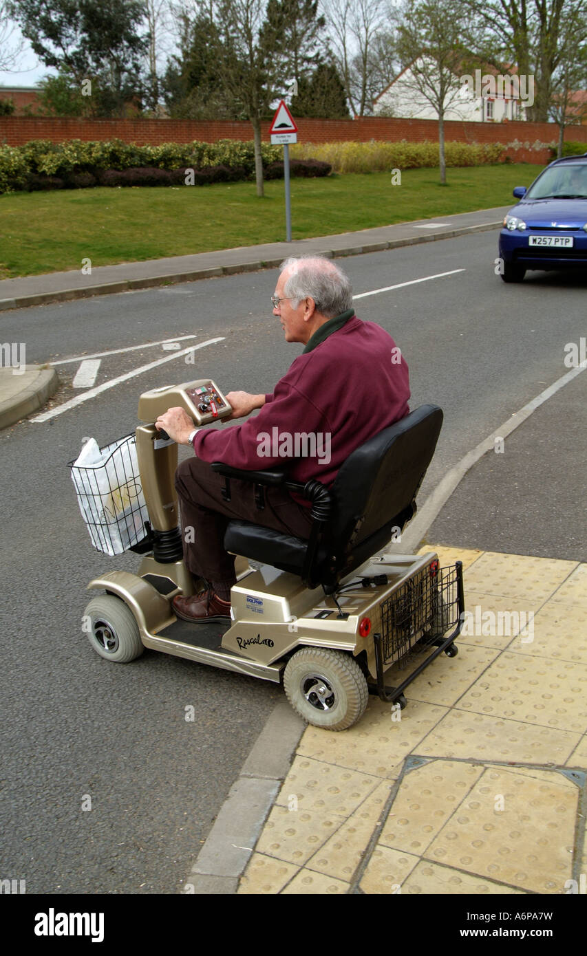 Electric powered mobility scooter Driving across a major road Model