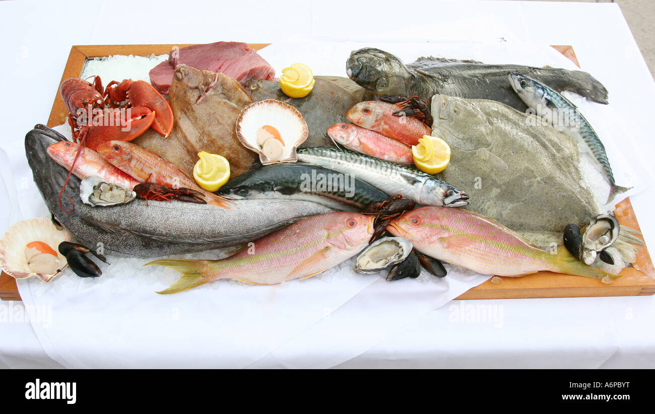 Fresh raw fish platter Stock Photo - Alamy