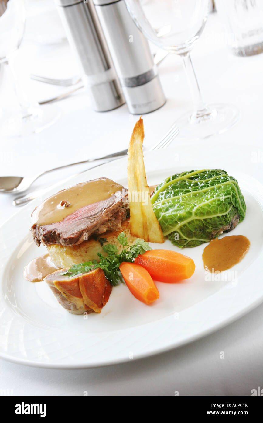 Roast beef dinner with gravy and vegetables Stock Photo Alamy