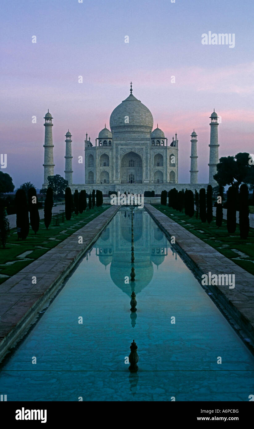 The people visit Taj Mahal editorial stock photo. Image of mumtaz - 39190153