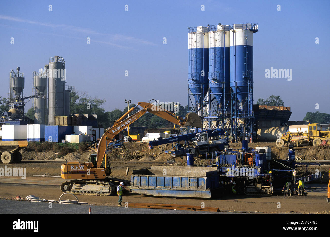 construction machinery and workers building a1 m1 link road leeds yorkshire uk Stock Photo