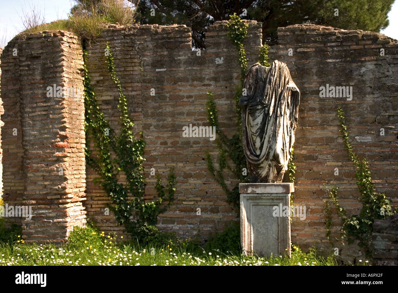 Emperor claudius roman statue hi-res stock photography and images - Alamy