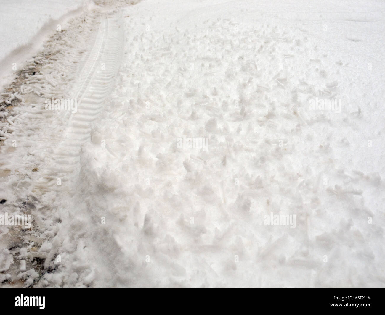 Tyre tracks in the snow Stock Photo - Alamy