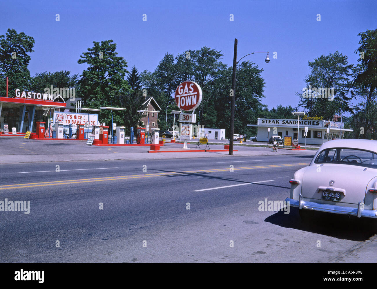 "Gas ^Town "gas station", ^1964, "Rocky River Drive", Cleveland, Ohio