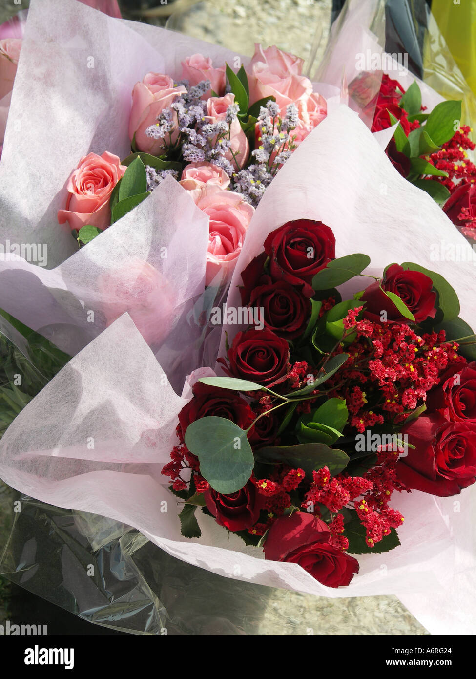 Bouquets roses sale flower market hi res stock photography and images Alamy
