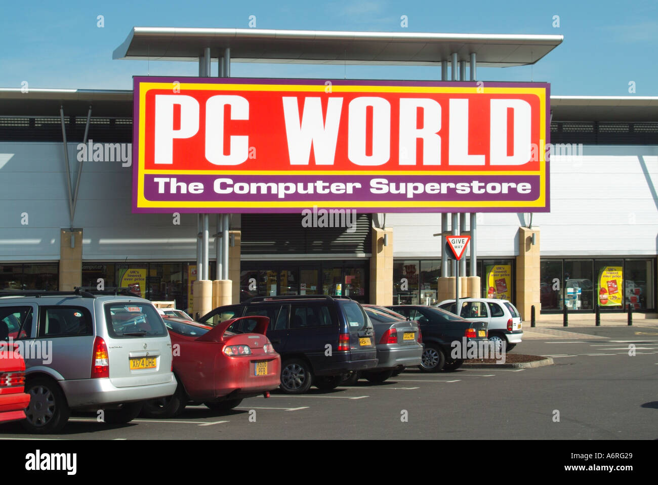 West Thurrock Lakeside retail park with cars parked outside PC World