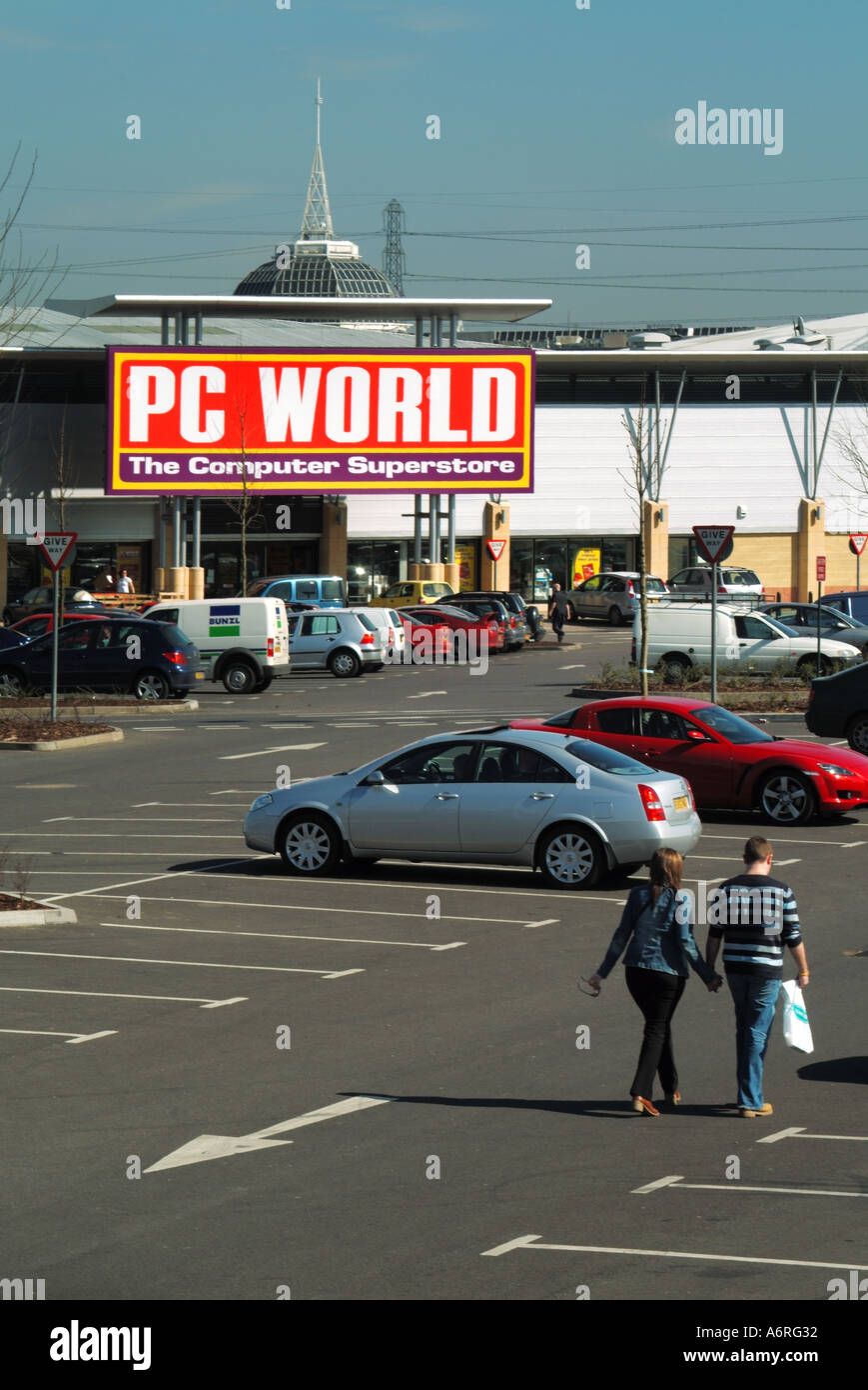 West Thurrock Lakeside retail park with cars parked outside PC World