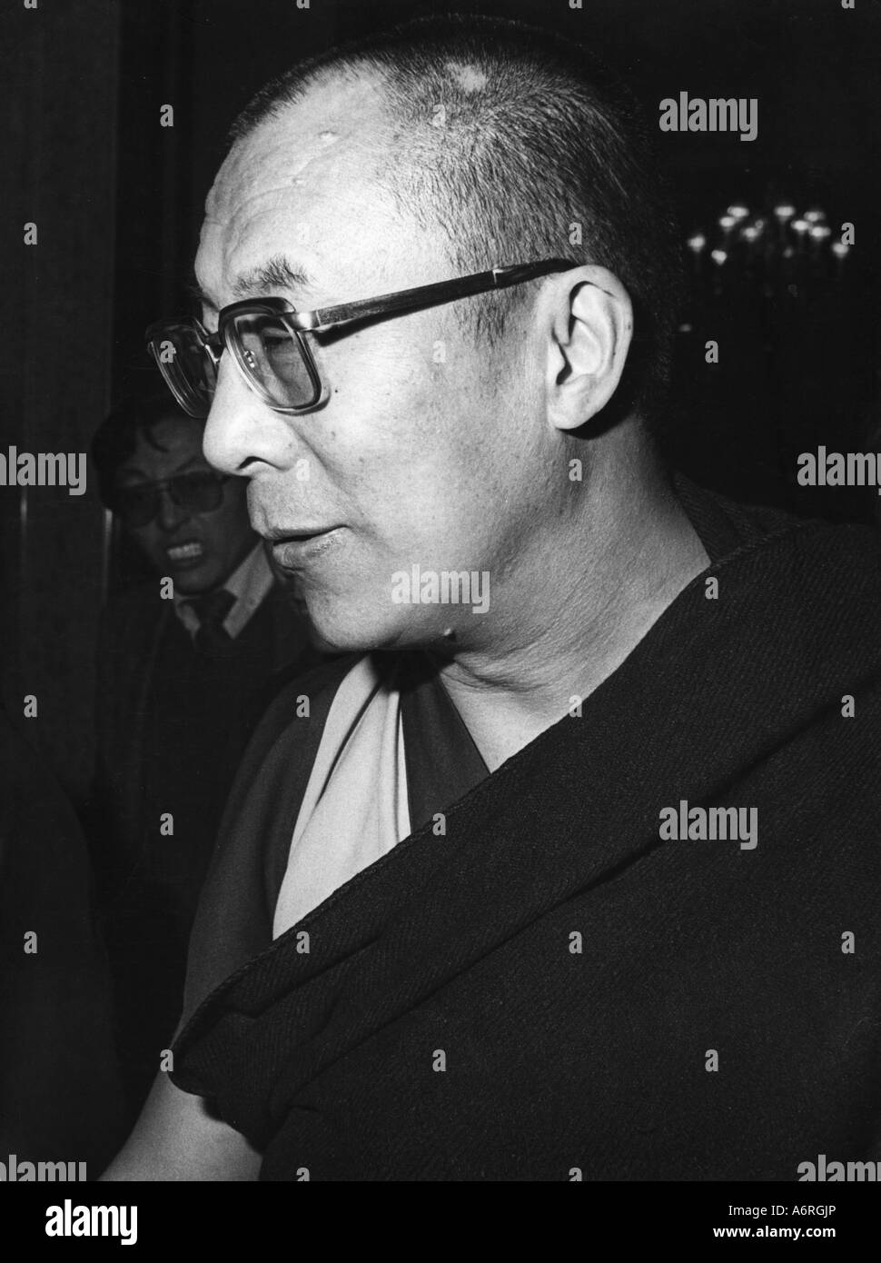 Dalai Lama 14th (Tenzin Gyatso), * 6.7.1935, Tibetan lama and politician, portrait, 1982, (birth name: Lhamo Dhondrub), side-fac Stock Photo