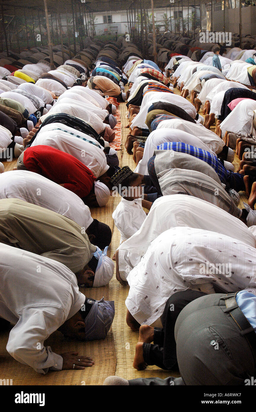 ASB77320 Mass Muslims prayer Eid ul Fitr namaz Ramzan Eid at Anjuman