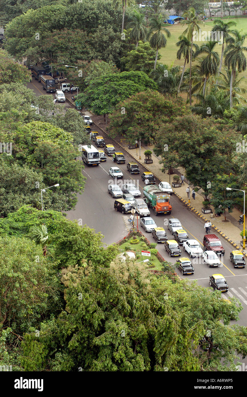 ASB77297 Aerial view of traffic of cars autos on road, Bombay, India Stock Photo