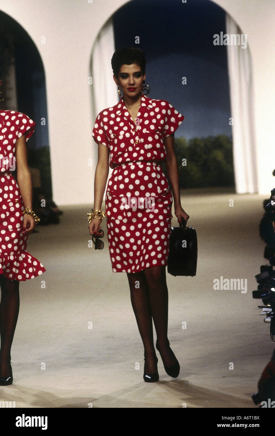 fashion, 1980s, mannequin, full length, wearing dress, catwalk, spring  summer, Haute-Couture, by Chanel, Paris, 1987, 80s Stock Photo - Alamy