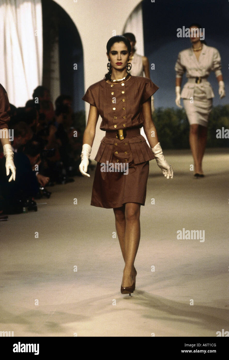 fashion, 1980s, mannequin, full length, wearing dress, catwalk, spring summer, Pret-a-porter, by Chanel, Paris, 1987, 80s, , Stock Photo