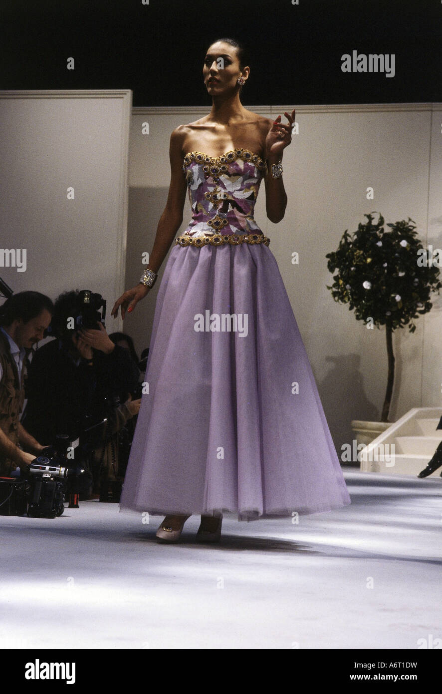 fashion, 1980s, mannequin, full length, wearing evening dress, catwalk,  spring summer, Pret-a-porter, by Chanel, 1987, 80s Stock Photo - Alamy